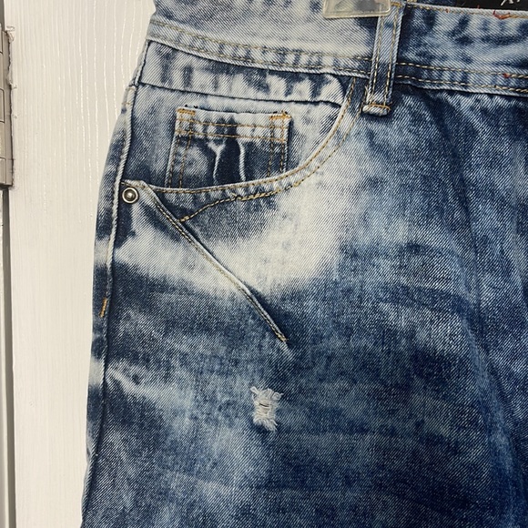 Men’s Destroyed denim shorts - Picture 2 of 10